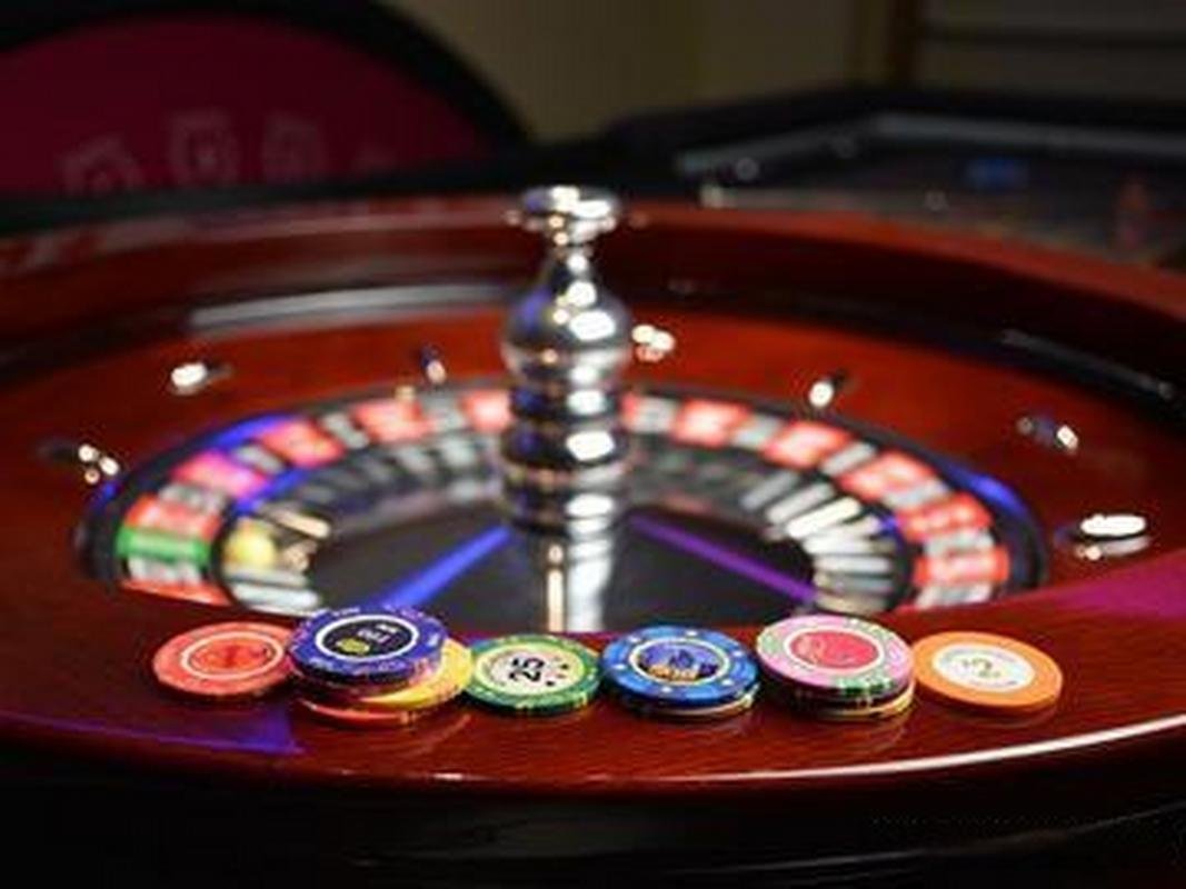 Studio dealer langsung bemototo dengan tata letak meja blackjack dan roulette profesional